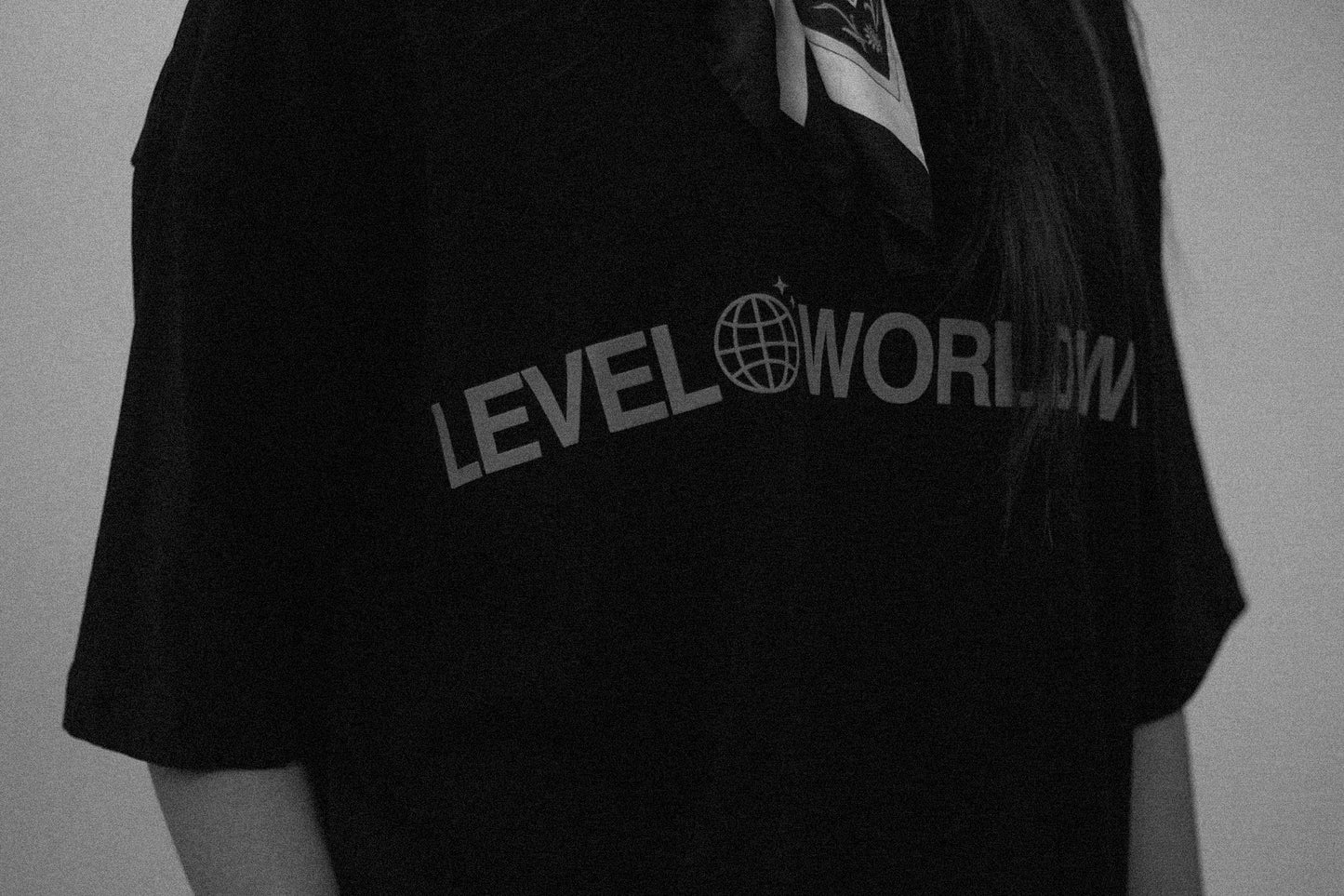 TEE Black Oversize Level Worldwide