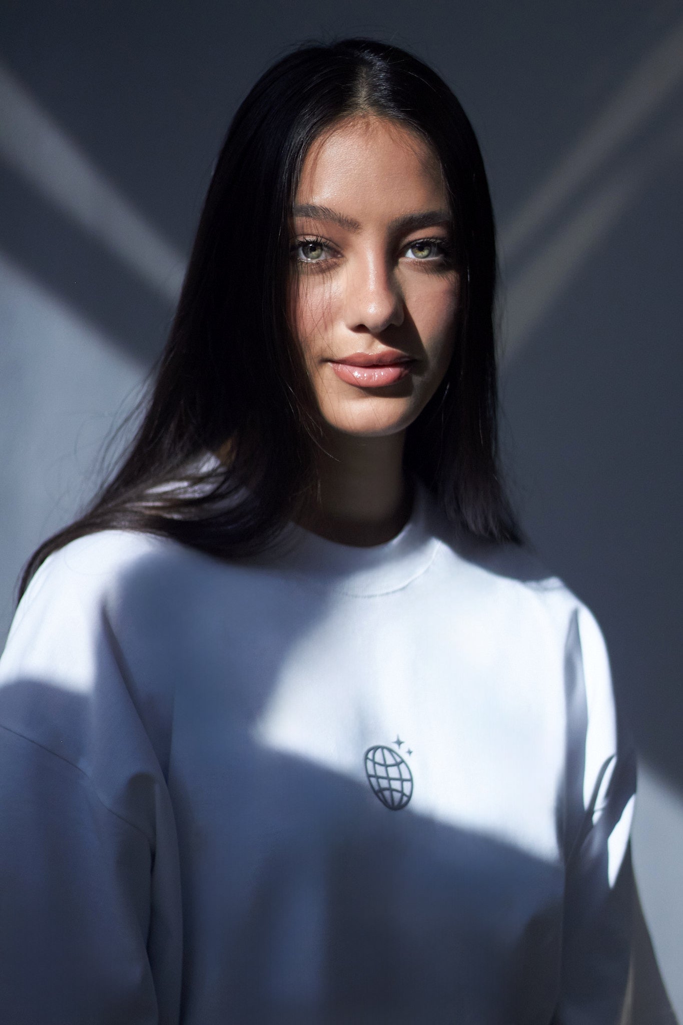 TEE White Oversize Minimal Logo Level Worldwide