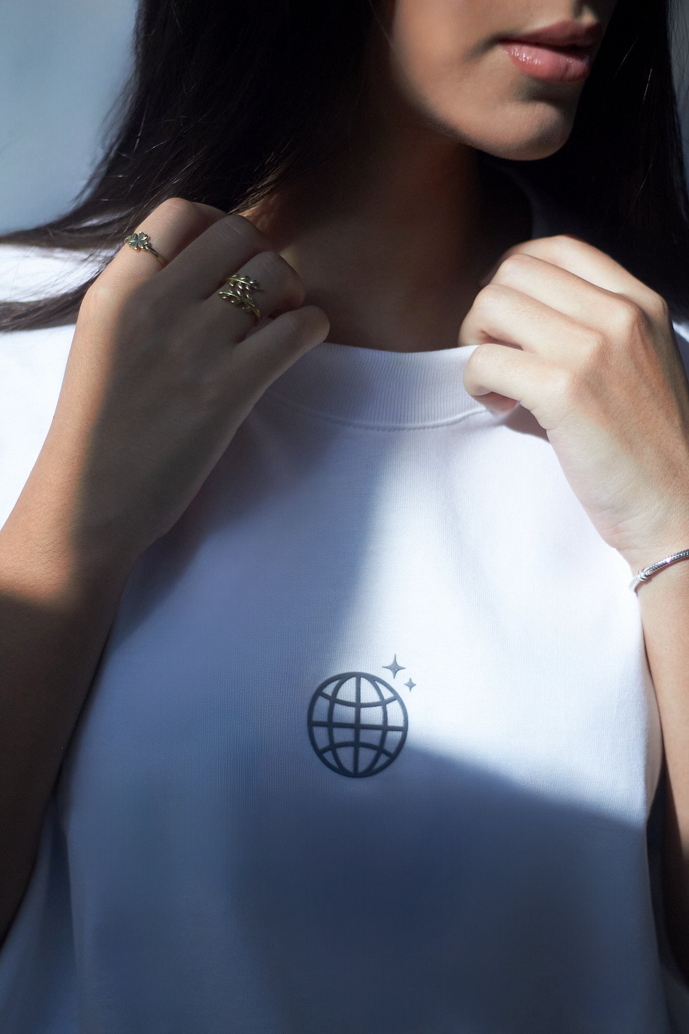 TEE White Oversize Minimal Logo Level Worldwide