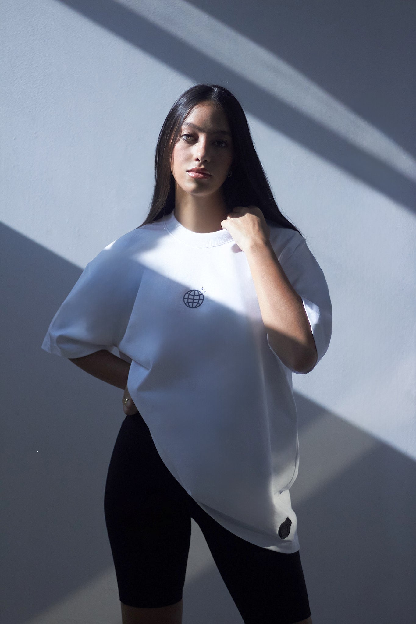 TEE White Oversize Minimal Logo Level Worldwide
