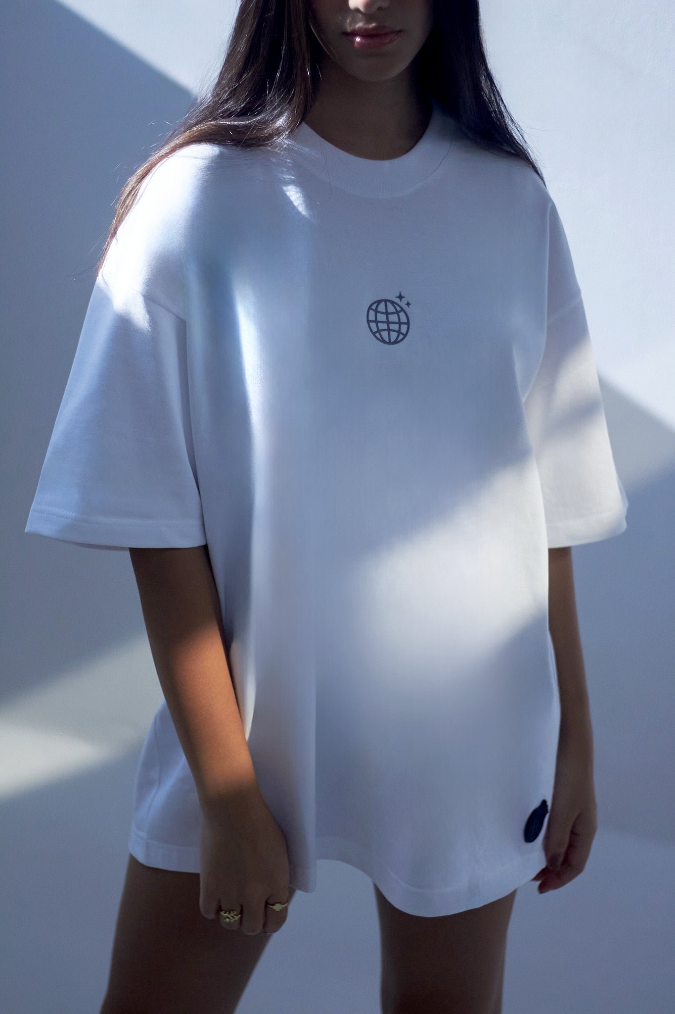 TEE White Oversize Minimal Logo Level Worldwide