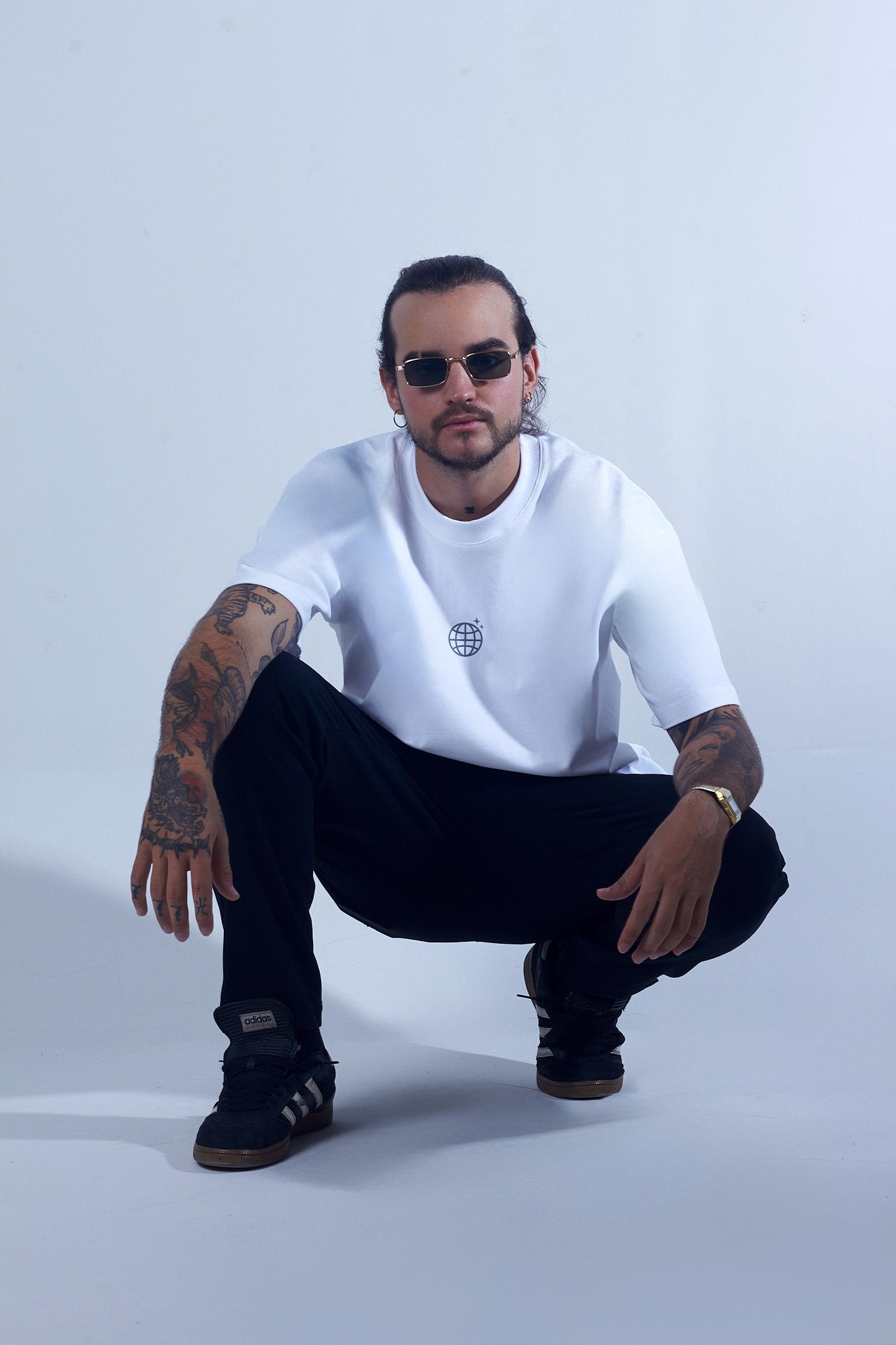 TEE White Oversize Minimal Logo Level Worldwide