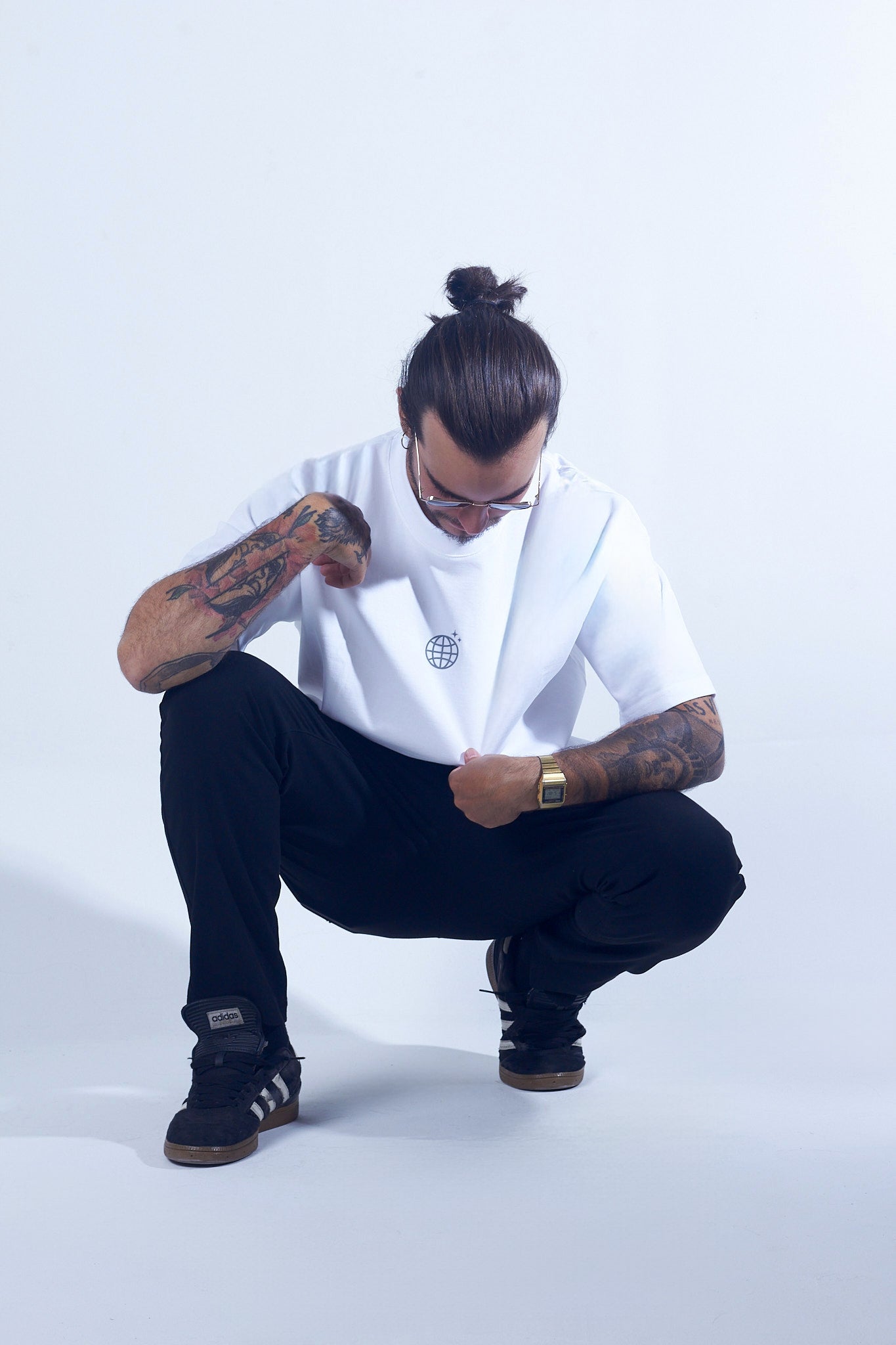 TEE White Oversize Minimal Logo Level Worldwide